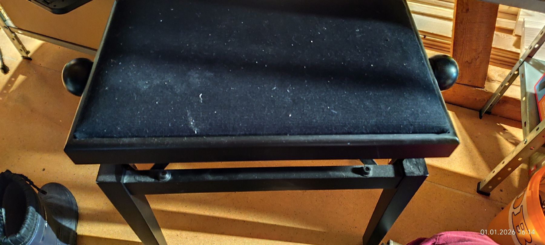 Sedie: piano Stuhl höhenverstellbar – Usato da Niederhelfenschwil venduto da K.Alex