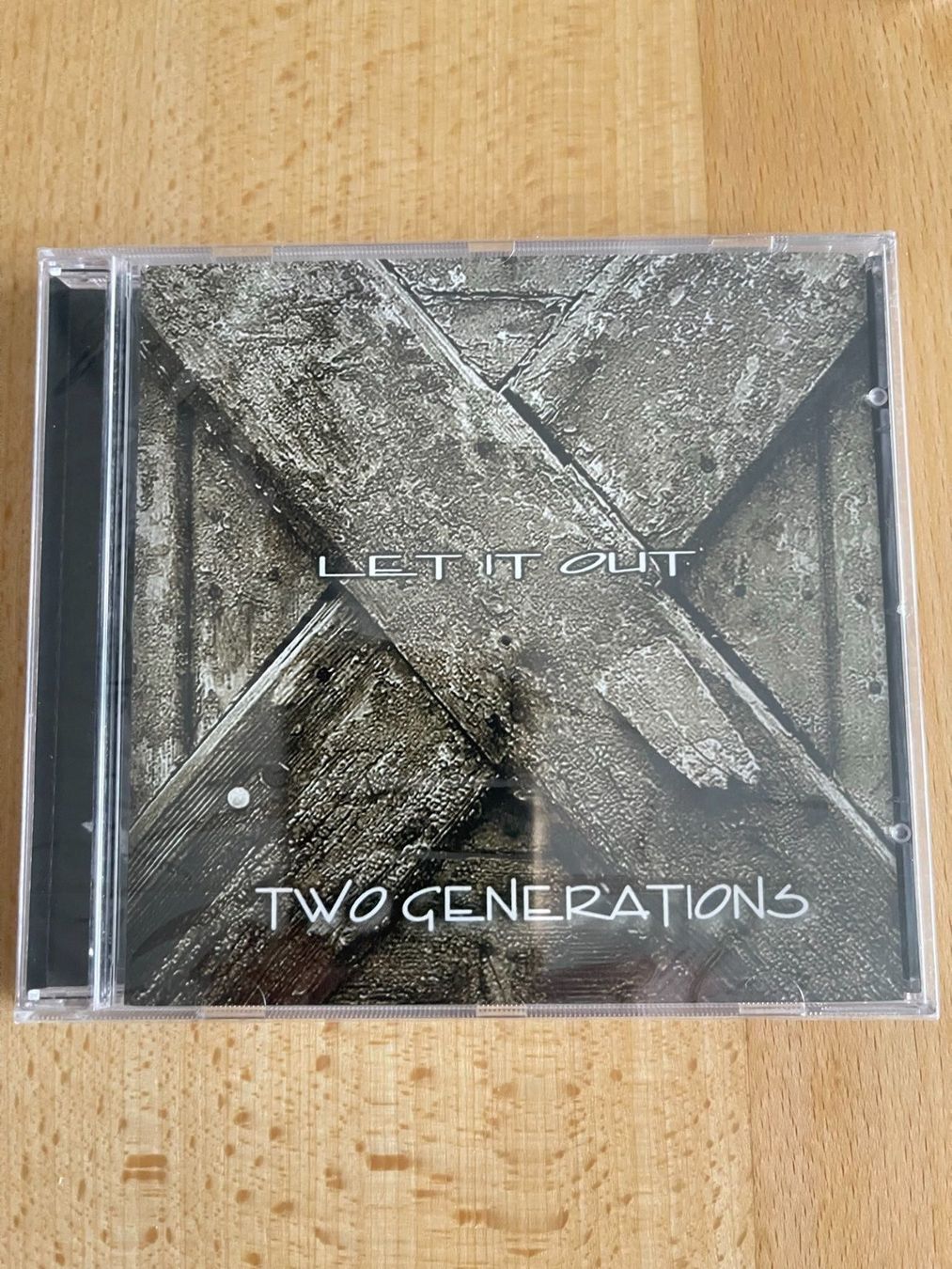 CD: Two Generations - Let it out – Nuovo e nell'imballaggio originale da Rüti ZH venduto da alumedien