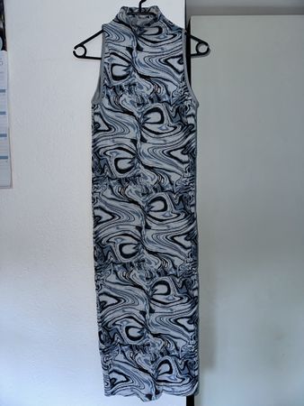 Sommerkleid gemustert ärmellos lang