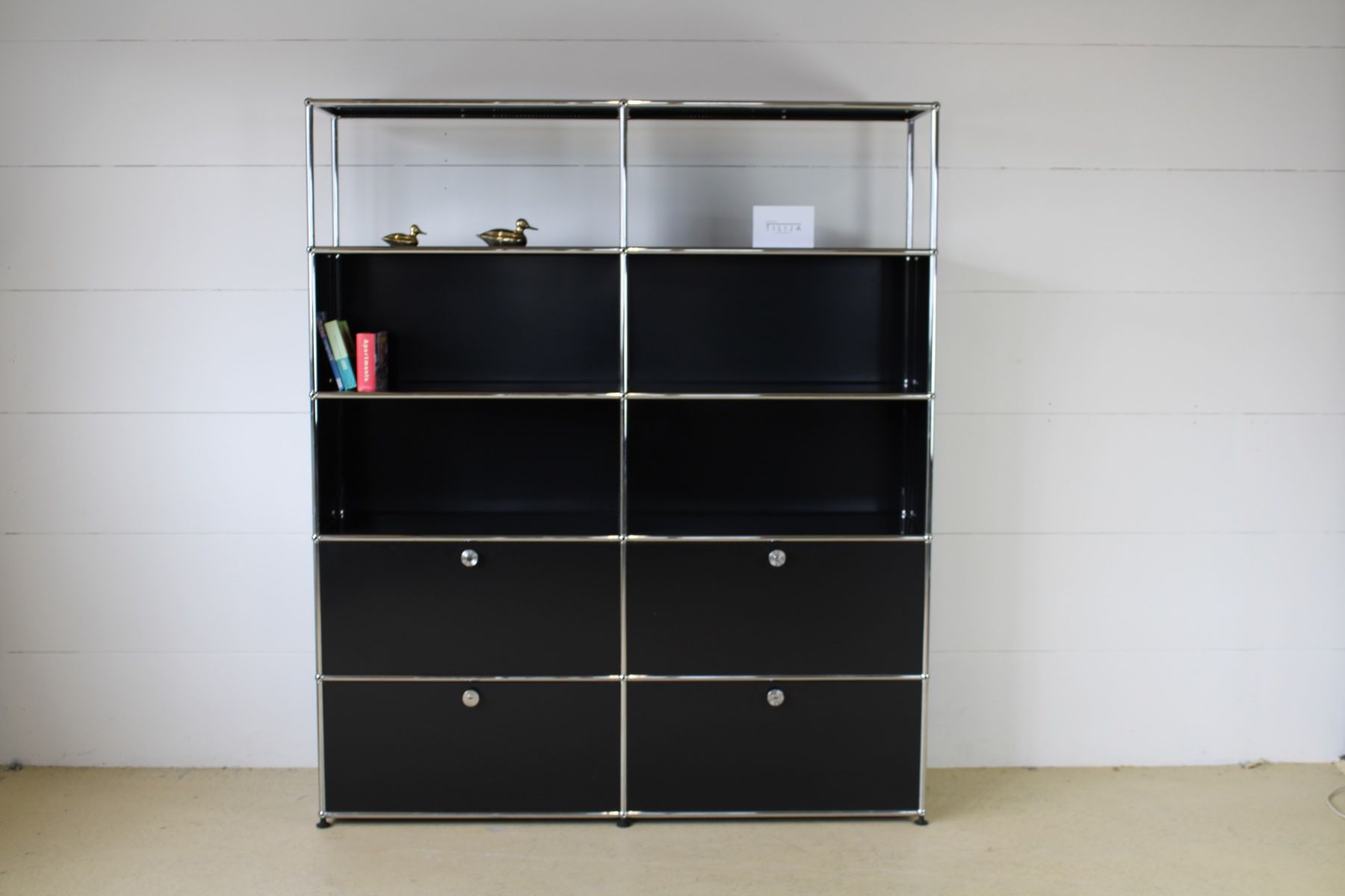 USM Cassettiere: USM Sidebaord Graphitschwarz, Lieferung & Umbau möglich – Usato da Meinisberg venduto da atelier_TILIJA 1