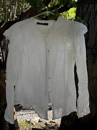 Feine Bluse mit Flügelärmel Grösse S von Zara