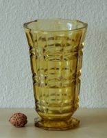 Vase art déco en verre pressé moulé couleur miel, années 50
