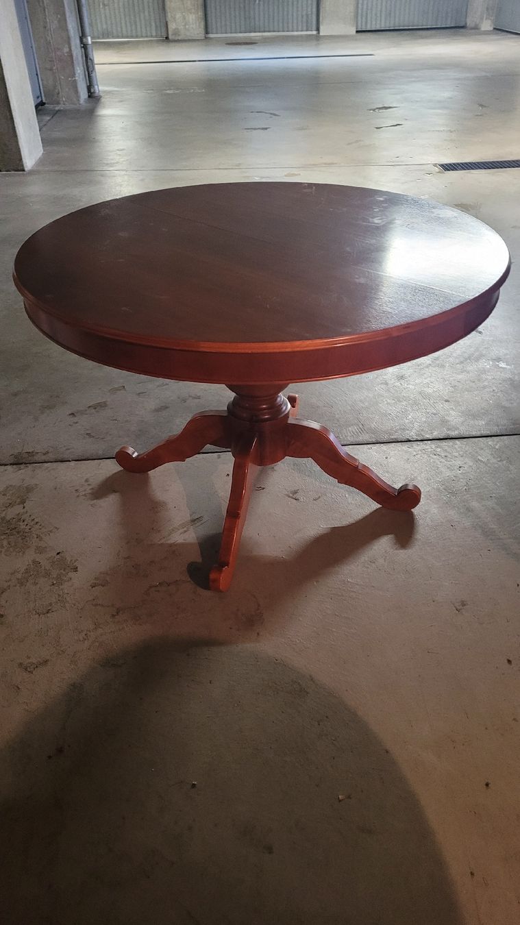 Tavoli: table ronde en bois massif avec rallonge – Usato da Renens VD venduto da Minipri 1