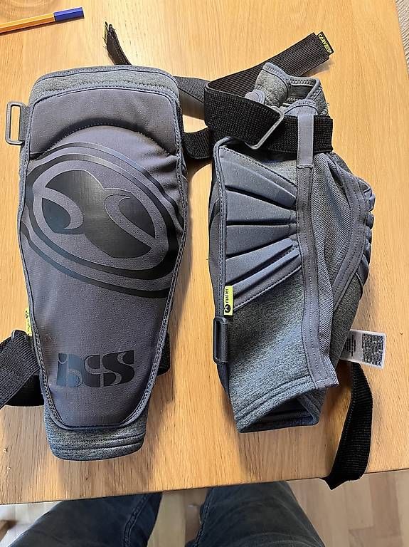 Protezioni & Imbottiture: Knie Protektoren Mtb  Größe L  – Nuovo e nell'imballaggio originale da Olten venduto da mai_8vjv 1