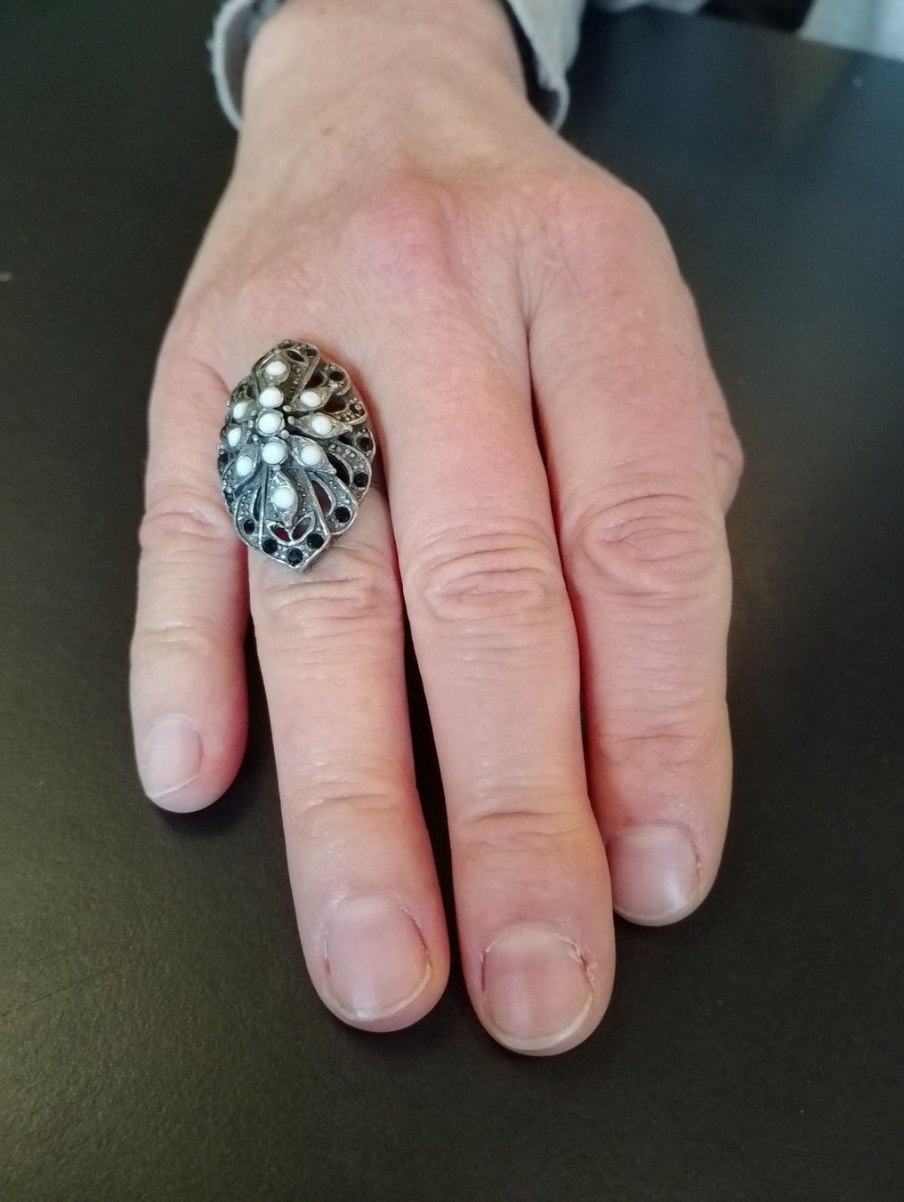 Anelli: Hübscher Ring mit Steinchen - gewölbt, verstellbar – Usato da Luzern venduto da Seri4 2