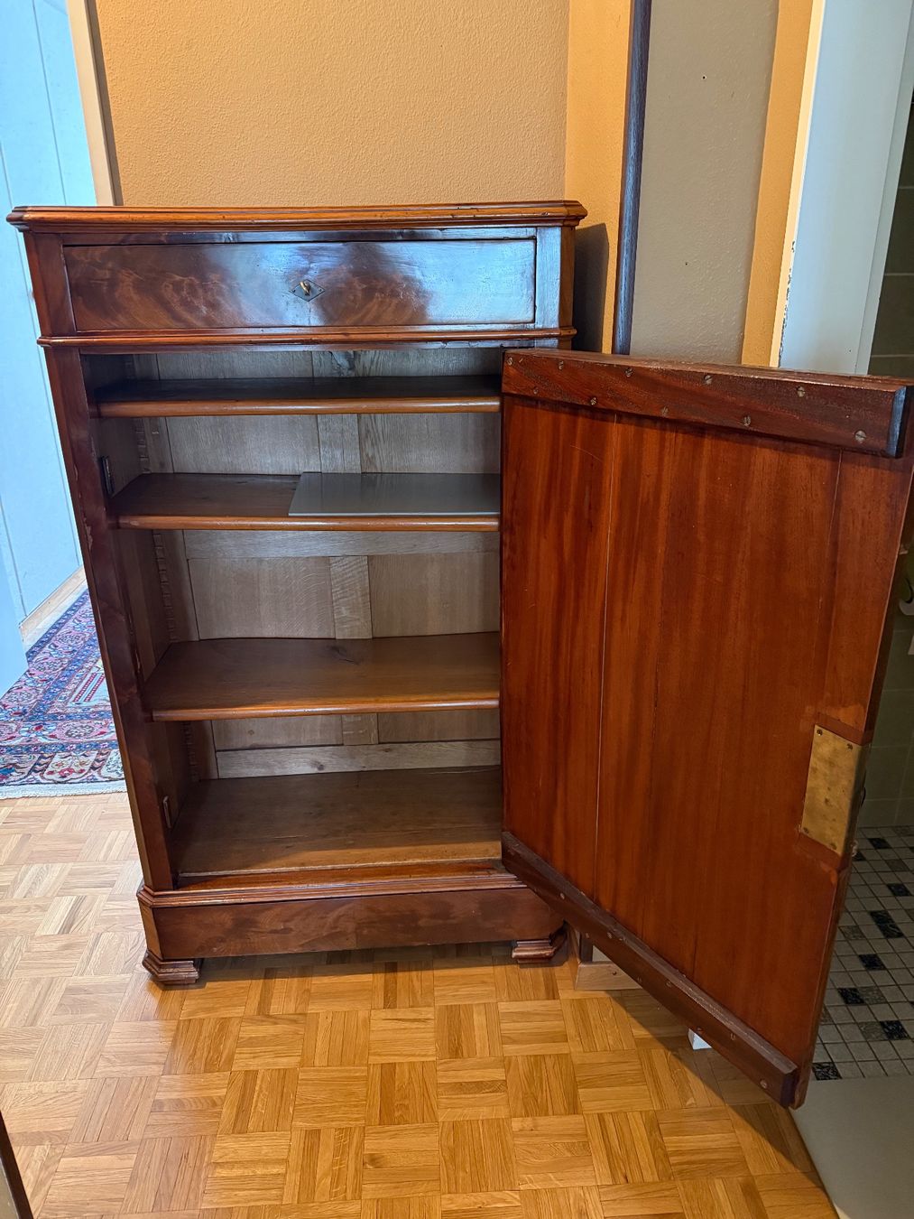 Armoires: Antiker Schrank (Holz: Kirschbaum) – D'occasion à Schlieren par rom_7z6m 1