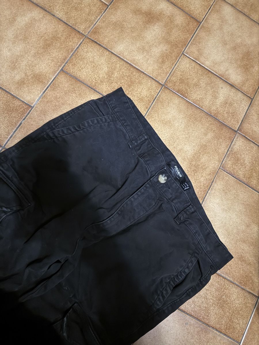 Pull&Bear Pantaloni: Pantalon cargo noir Pull&Bear, taille 40 kilyan – Usato da Veyrier venduto da kimedovapa 1