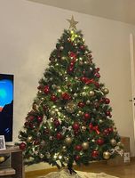 Künstlicher Weihnachtsbaum, 1,90 m hoch zu verschenken.