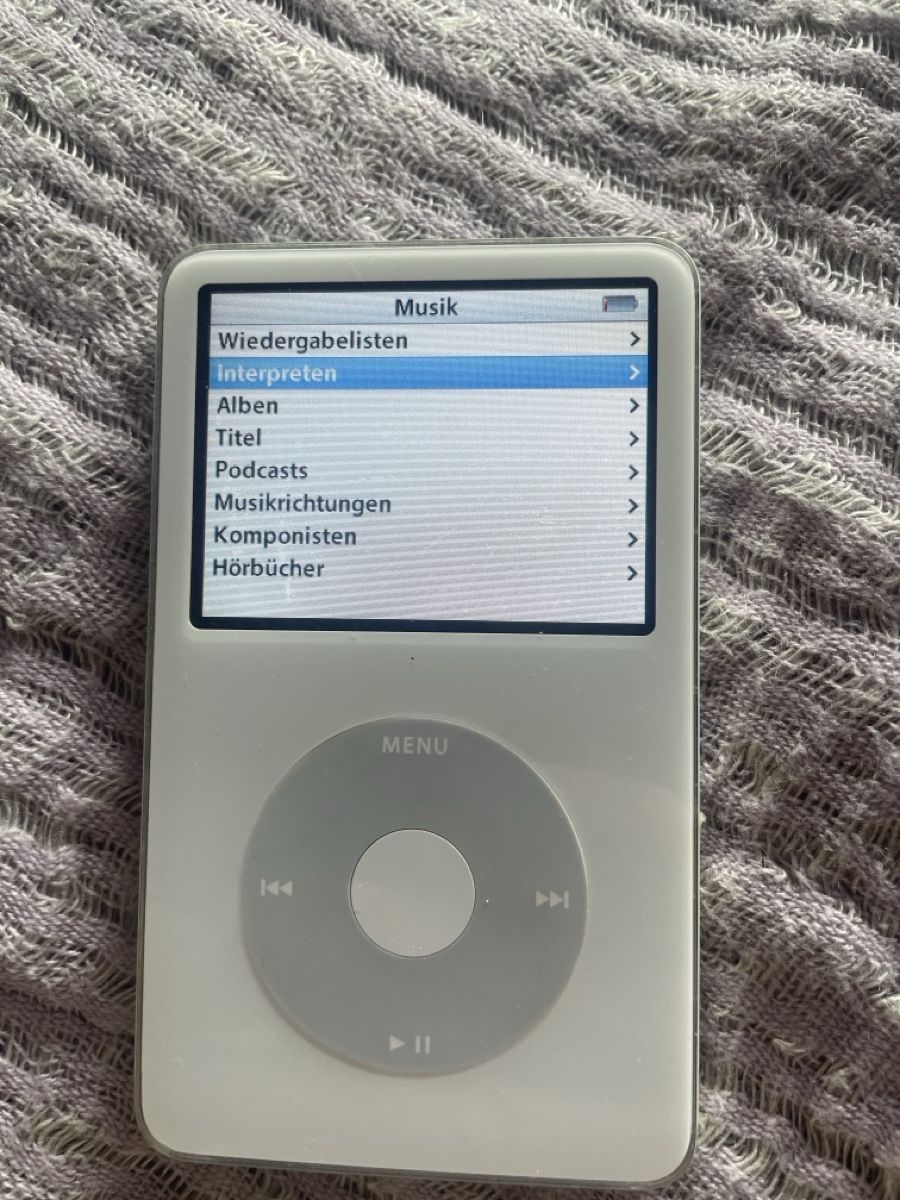 Apple Lettore multimediale portatile: iPod 30 GB, 5. Generation, inkl. Hülle von Freitag – Usato da Zürich venduto da upton1971