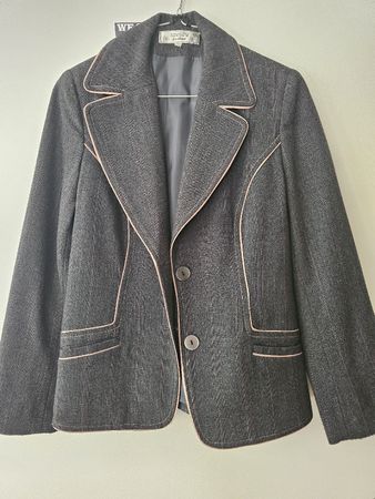 Elegant Grey Blazer with Pink Trim - Perfect for the office!