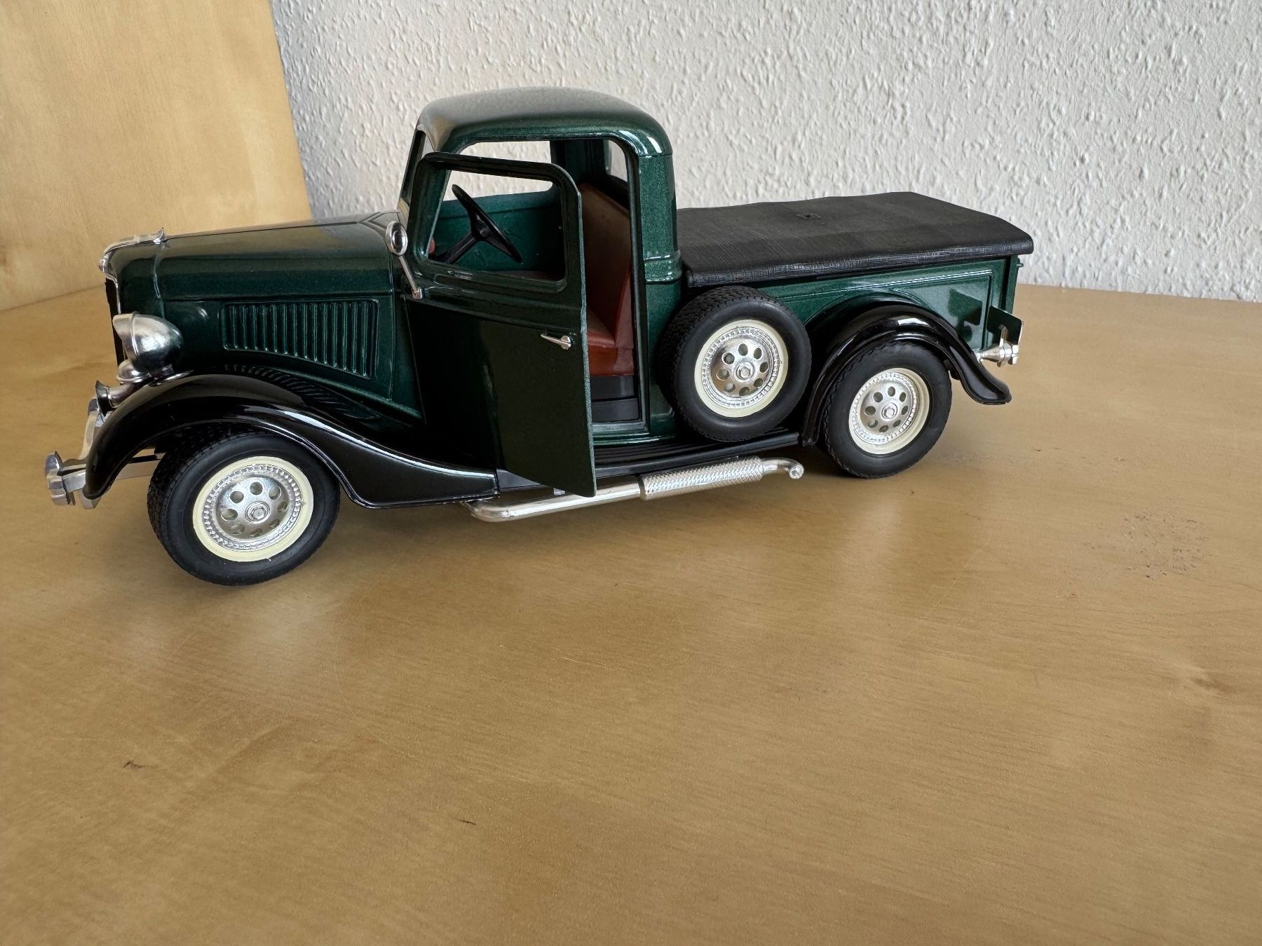 Ford Modellini d'auto: Modell-Auto Ford Pickup V8 1936 – Nuovo (secondo la descrizione) da Luzern venduto da lbreu 8