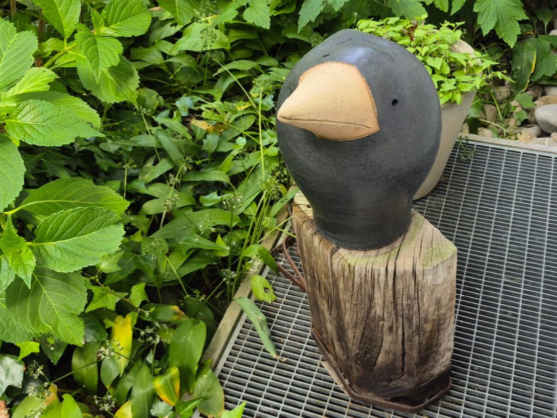 Statuette: Keramik-Vogel Garten Deko – Usato da Eggersriet venduto da Fredb 1