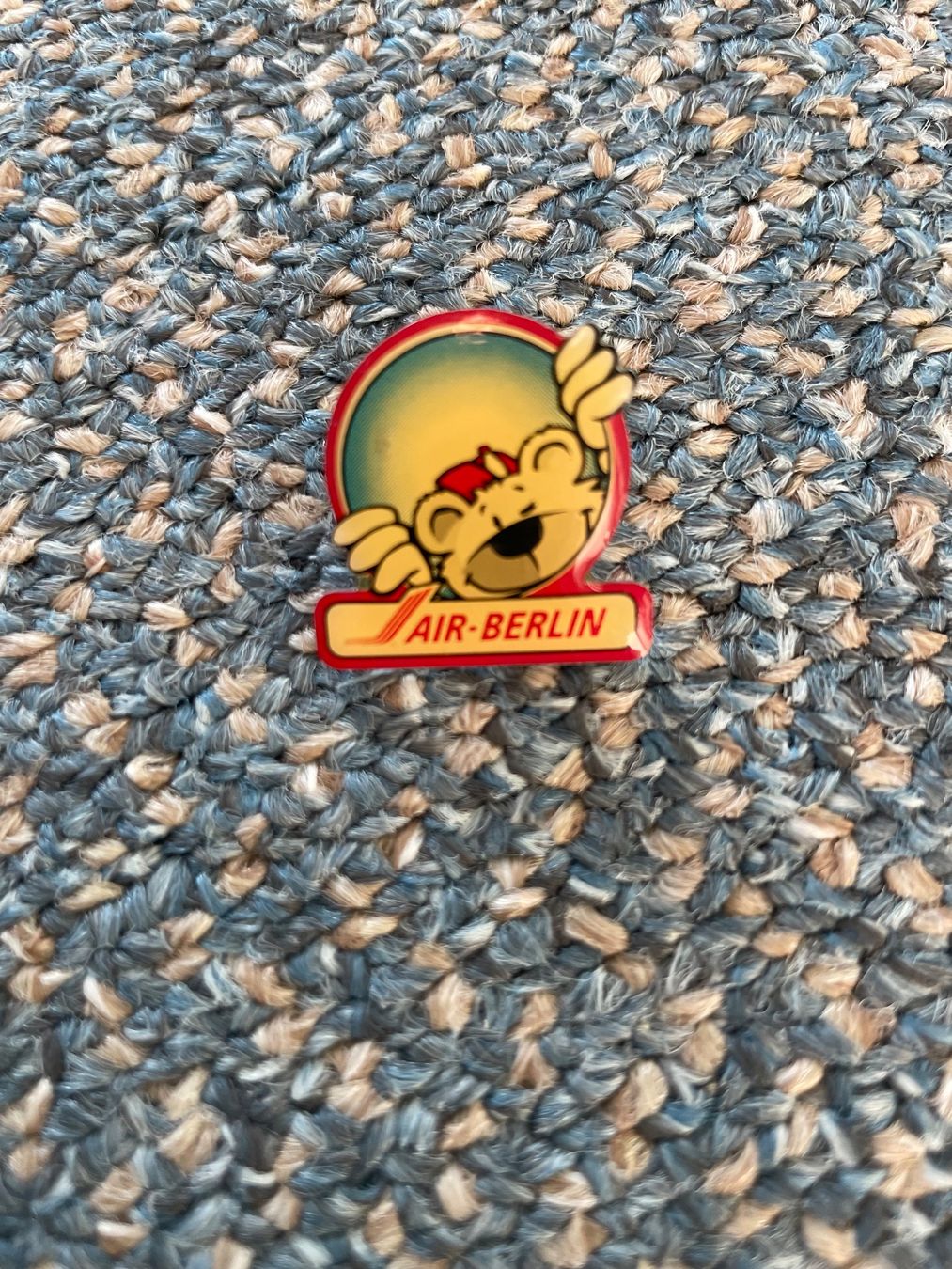 Placchette & Badge: Pin Air Berlin – Usato da Ormalingen venduto da ced.fiech