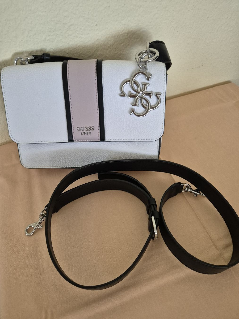Guess Borse da donna: Handtasche Guess weiss schwarz – Usato da Eschlikon TG venduto da zuzanka80 3
