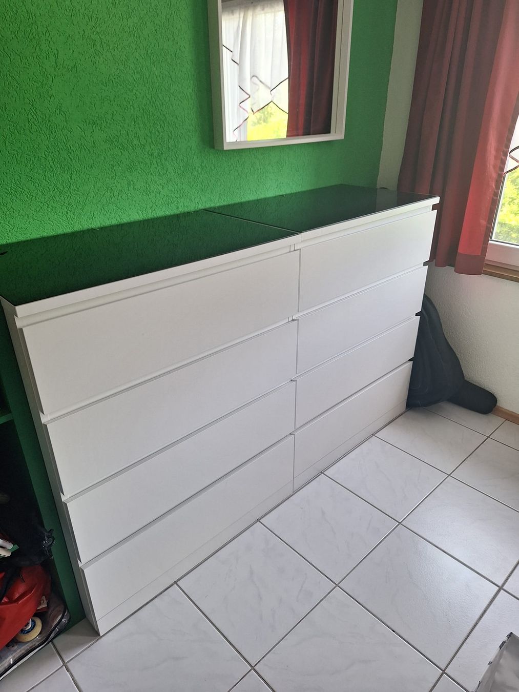 Ikea Cassettiere: 2x Weisse Ikea Kommode mit schwarzer Glasplatte  – Usato da Radelfingen venduto da butzlibu