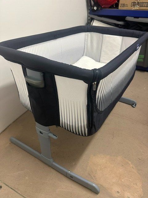 Betten: Lit bébé – Gebraucht aus Coppet von ano_d7dv