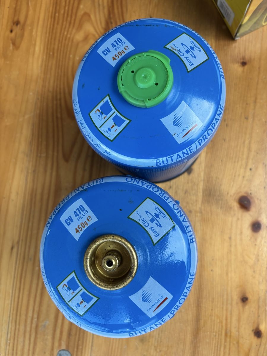 Campingaz Apparecchiature e tecnologia a gas: 2 camping gaz butane/propane canisters 450g – Usato da Rüschlikon venduto da ArnaudEichenberger 1