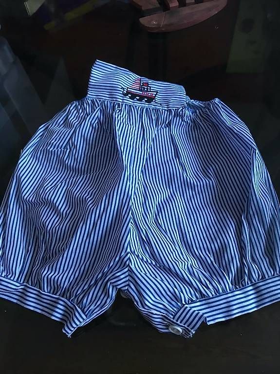 Pantaloni: short neuf 12 mois – Usato da Martigny venduto da metaflex