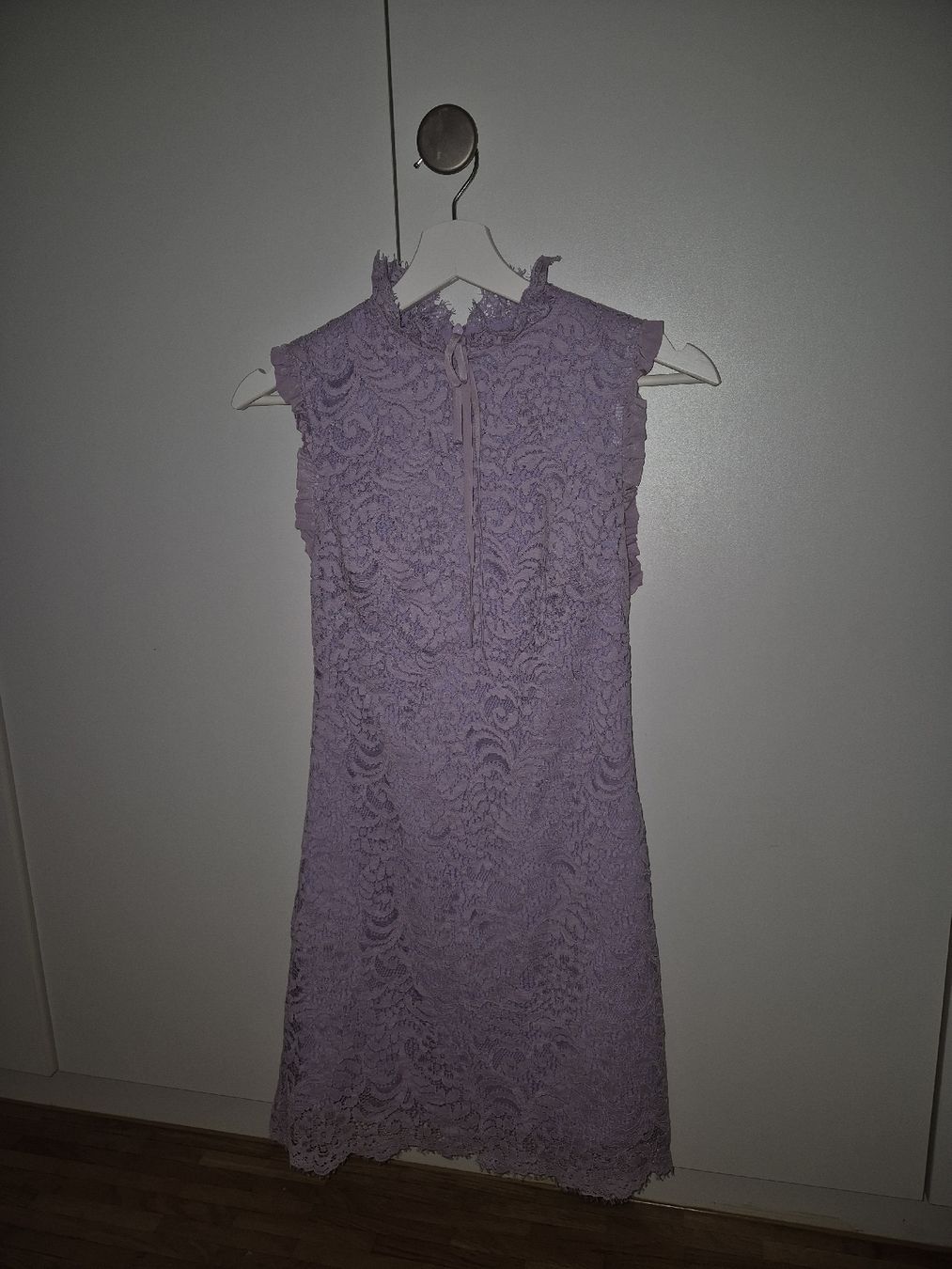 Sandro Kleider: Robe Sandro Dentelle Lila  – Gebraucht aus Puplinge von melodiieee