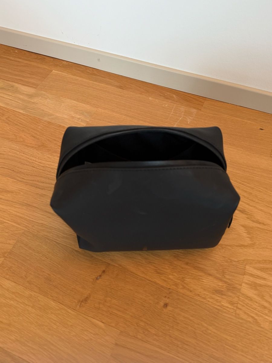 Rains Custodie per cosmetici: Rains - Wash Bag Small – Usato da Luzern venduto da varleanhtienal 2