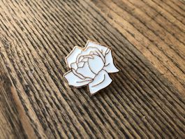 Pin Anstecker weisse Rose Blume Papierrose