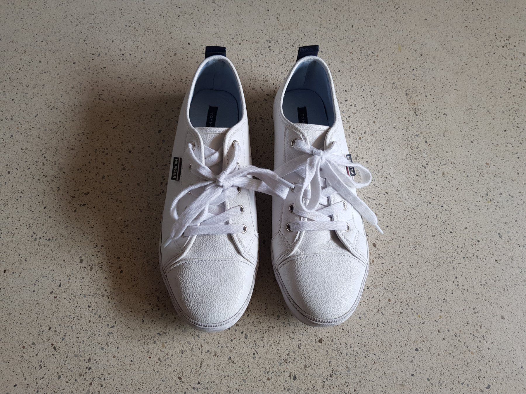 Tommy Hilfiger Scarpe da donna: Thommy Hilfiger Leder Sneaker Grösse 41 – Usato da Basel venduto da Birs868 1