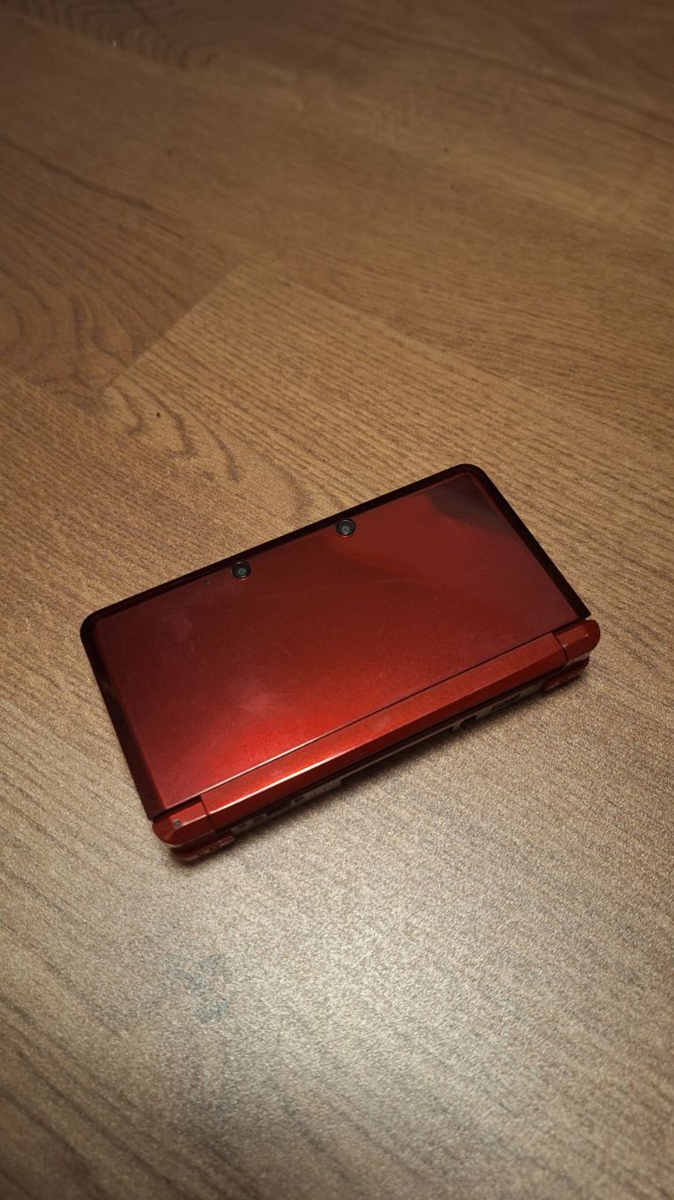 Nintendo Console: Nintendo 3DS Rot Metallic – Usato da Bachenbülach venduto da 4player4 3