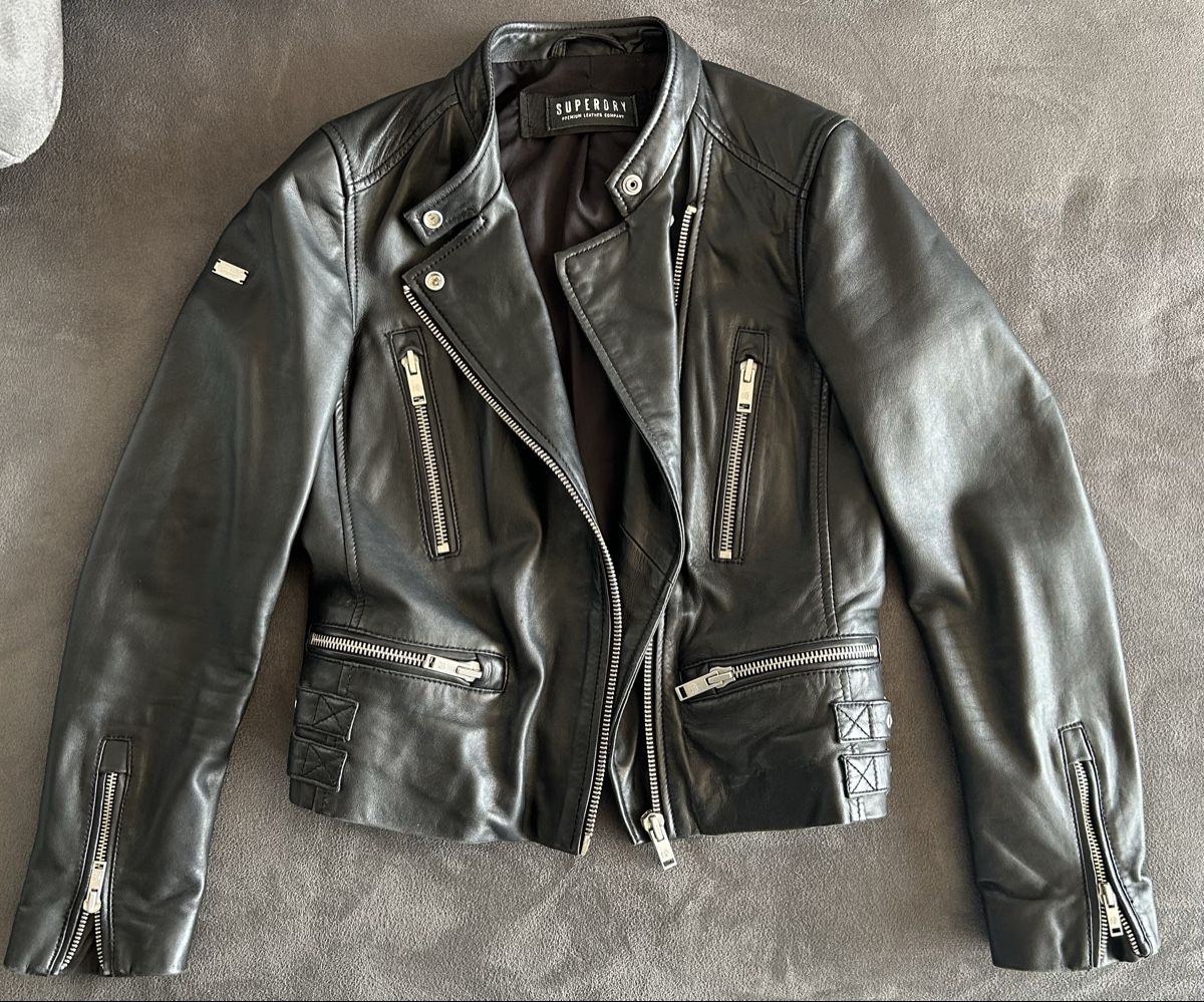 Superdry Giacche: Superdry Lederjacke, Schwarz, Grösse 38 – Nuovo (secondo la descrizione) da Grub SG venduto da MaryLou88 1