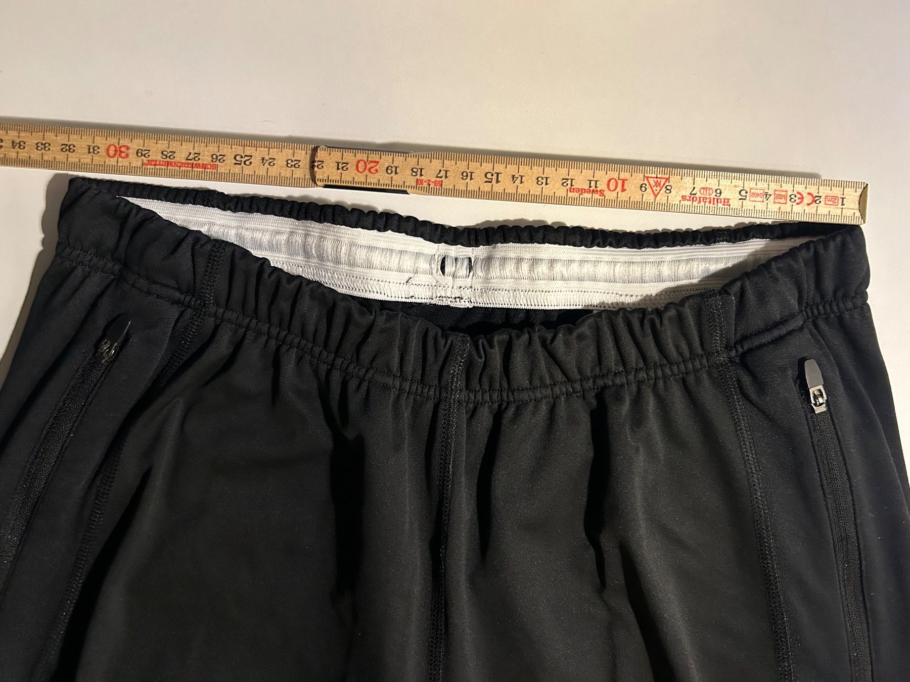 Pantaloni: Training de sport noir confortable – Usato da Delémont venduto da elena_neuhaus 5