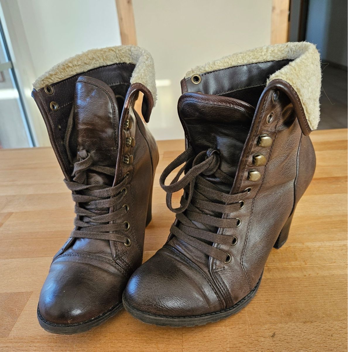 Scarpe da donna: Warme Bata Winterstiefeletten – Usato da Laupen ZH venduto da Elti2017