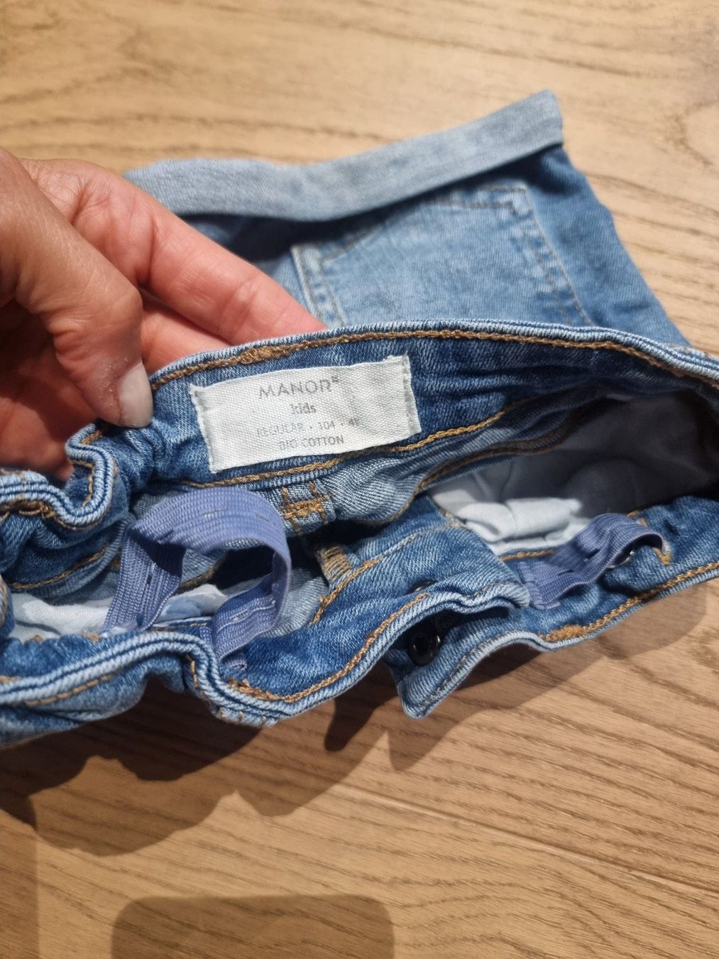 Manor Pantaloni: Manor Kids Jeansshorts, 104 – Usato da Buttikon SZ venduto da Limo180 2