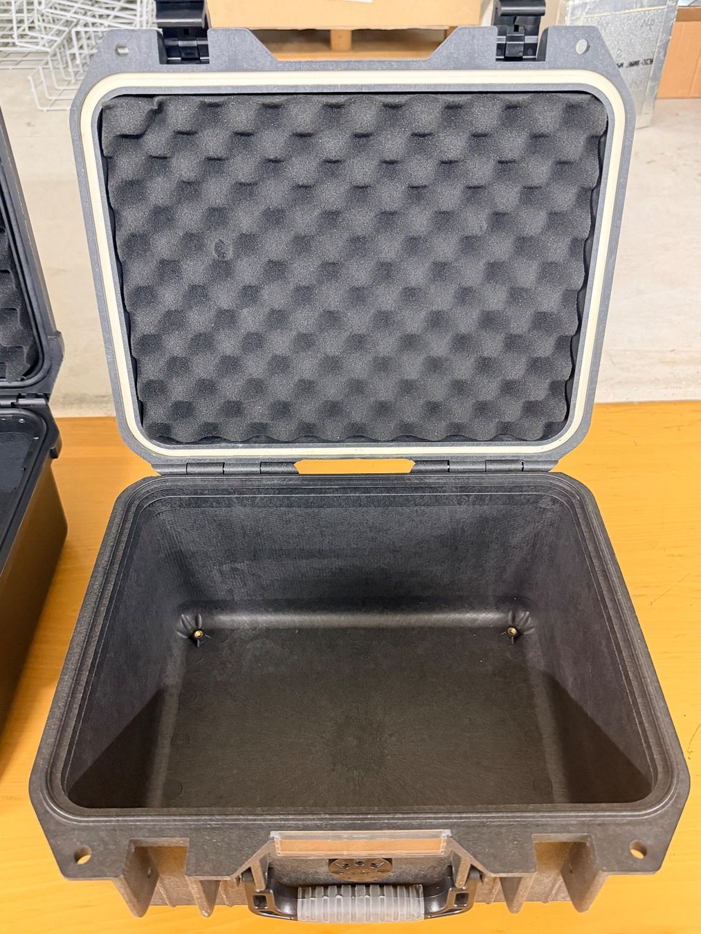 Valigie: Outdoor Case Box Koffer – Usato da Zürich venduto da d-ron 5