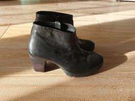 Think.Schwarze Winterstiefeletten aus Leder, Grösse 36 neu