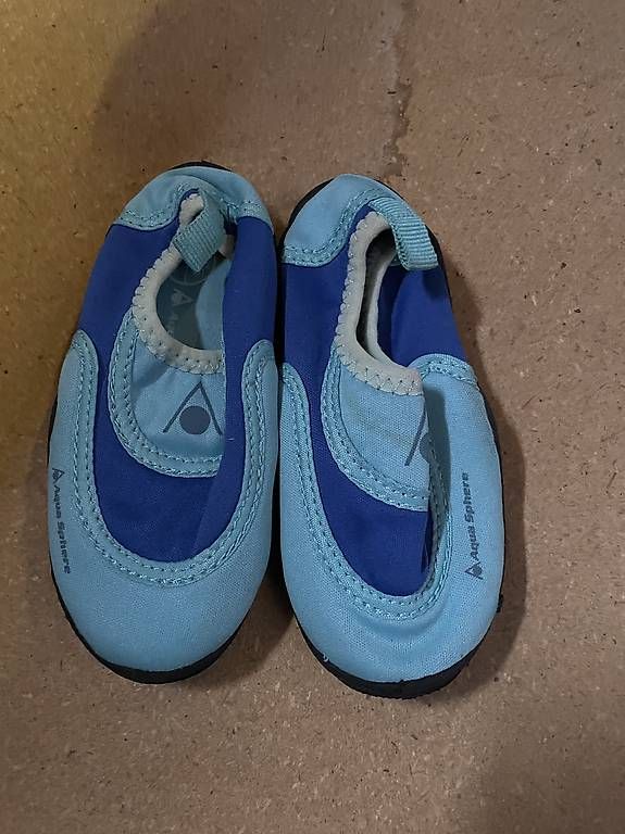 Schuhe für Jungen: Badeschuhe Gr. 24/25 – Gebraucht aus Zürich von kar_qn9r