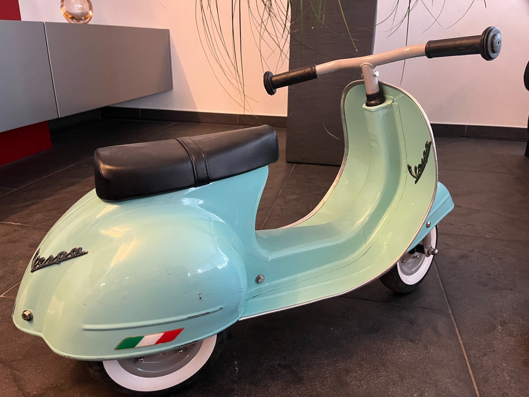 Vespa Veicoli per bambini: Kultige Kinder Vespa. Der Hingucker jeder Vespasammlung – Usato da Freienbach venduto da Ak-Archiv 5