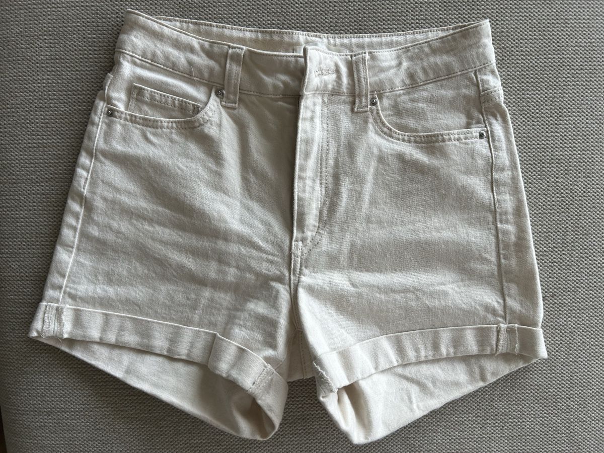 H&M Jeans: H&M short beige size 36 – Neu (gemäss Beschreibung) aus Epalinges von kat_lyp6