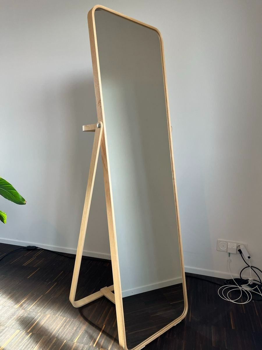 Ikea Miroirs: Ikea IKORNNES Standspiegel – D'occasion à Zürich par pljamesp