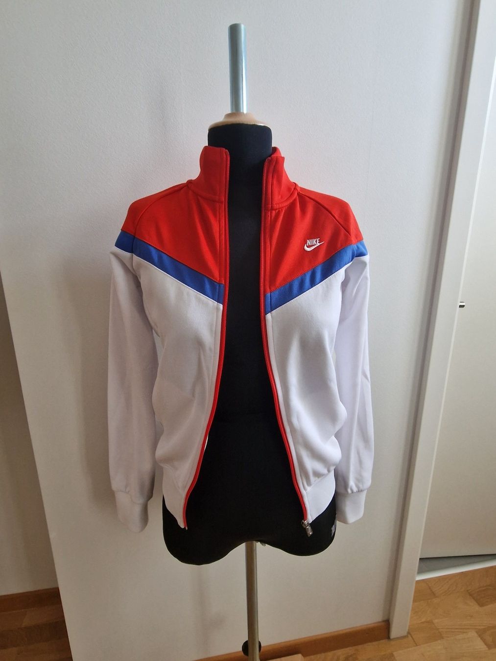 Nike Giacche: Coole Nike Lifestyle Jacke – Usato da Zürich venduto da ale_bg2x