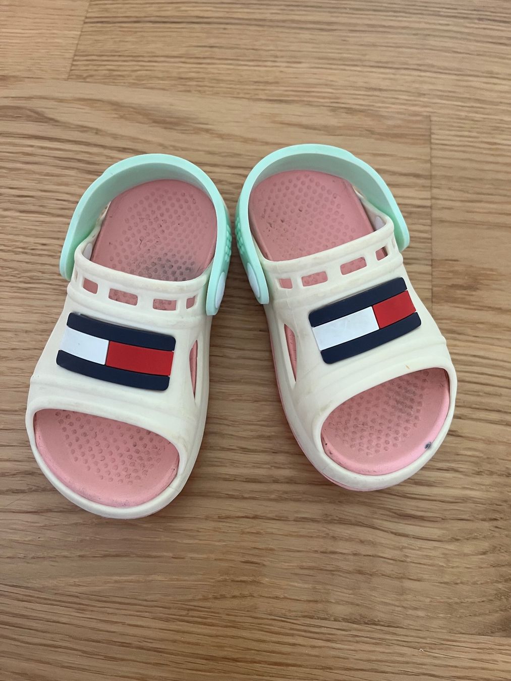 Tommy Hilfiger Scarpe per ragazzi: Sandales Tommy Hilfiger 22 – Usato da boudevilliers venduto da Melzenruf