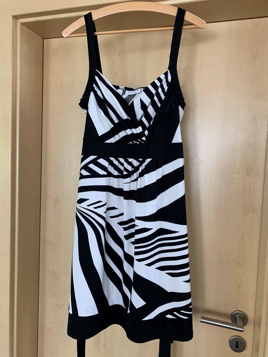Vestiti: Damenkleid schwarz/weiss Gr.L – Nuovo (secondo la descrizione) da Azmoos venduto da Verwir64