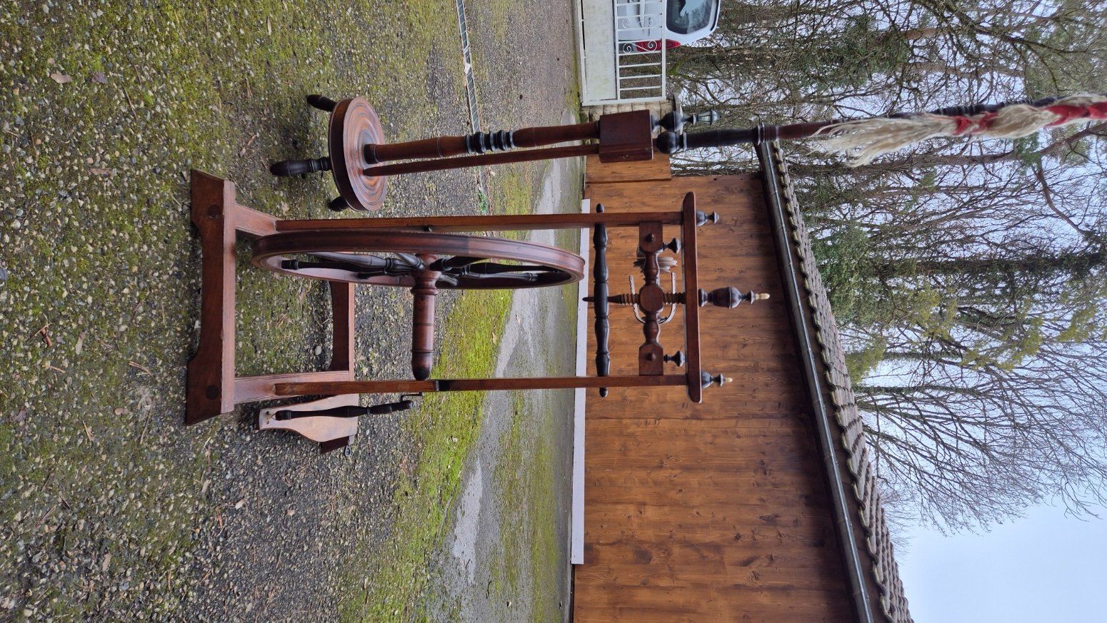 Spinnräder: rouet ancien en bois – Gebraucht aus Gingins von hellopascal 1