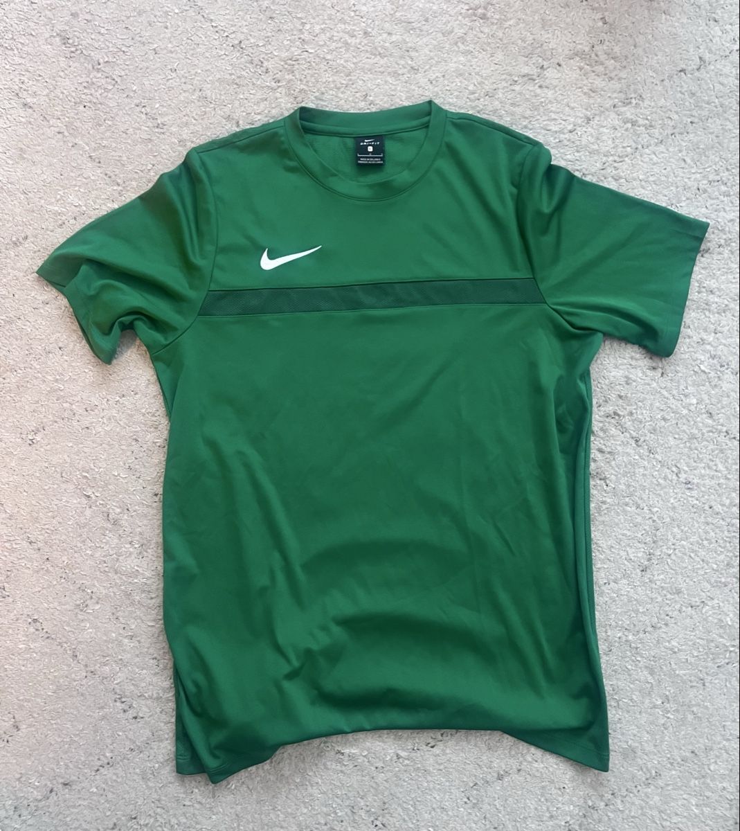 Nike T-Shirts: Nike Performance T-Shirt basic - grün Gr. L – Gebraucht aus Emmenbrücke von ThomiE01