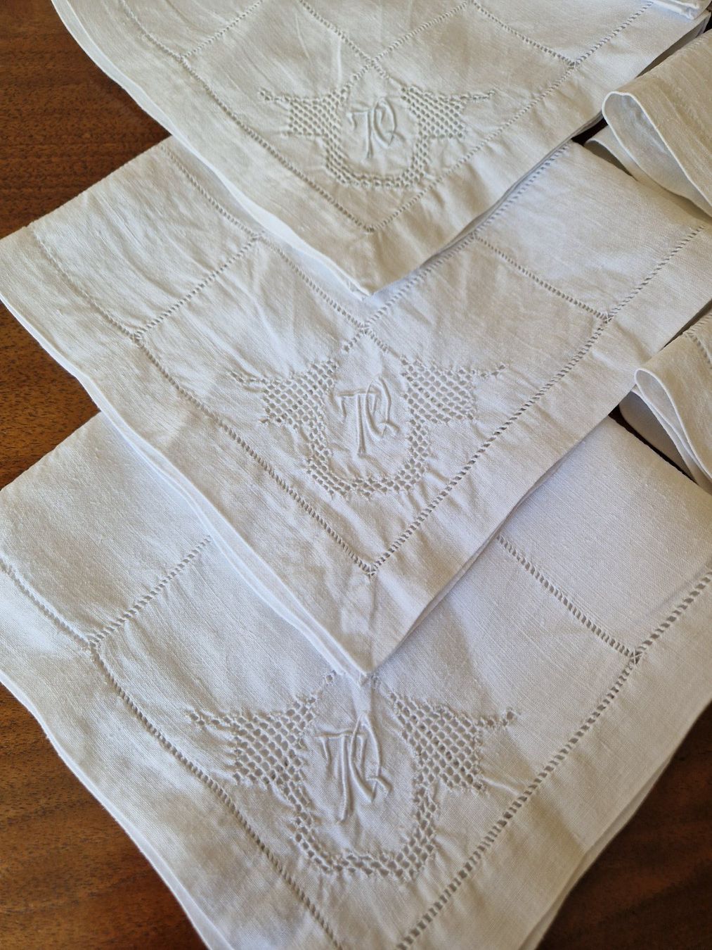 Biancheria da letto: 7 Leinen Servietten weiss mit Monogramm – Usato da Bern venduto da Antikbatik 1