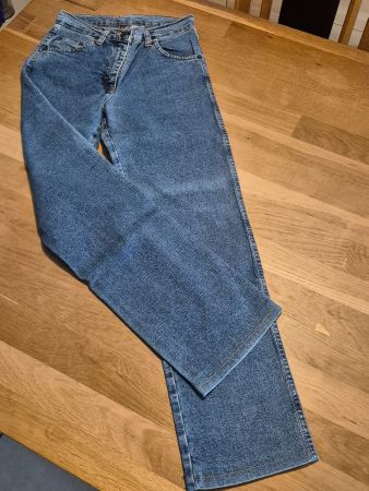 Jeanshose Gr. 34, 97% Baumwolle