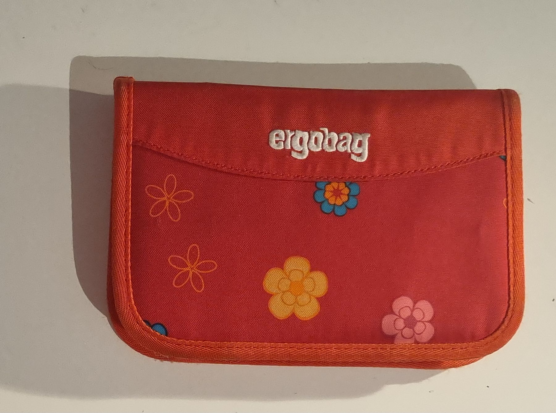 Ergobag Kindertaschen: Ergobag Schulranzen mit Turnsack, Etuis und Accessoires – Gebraucht aus Bern von nagybaly 5