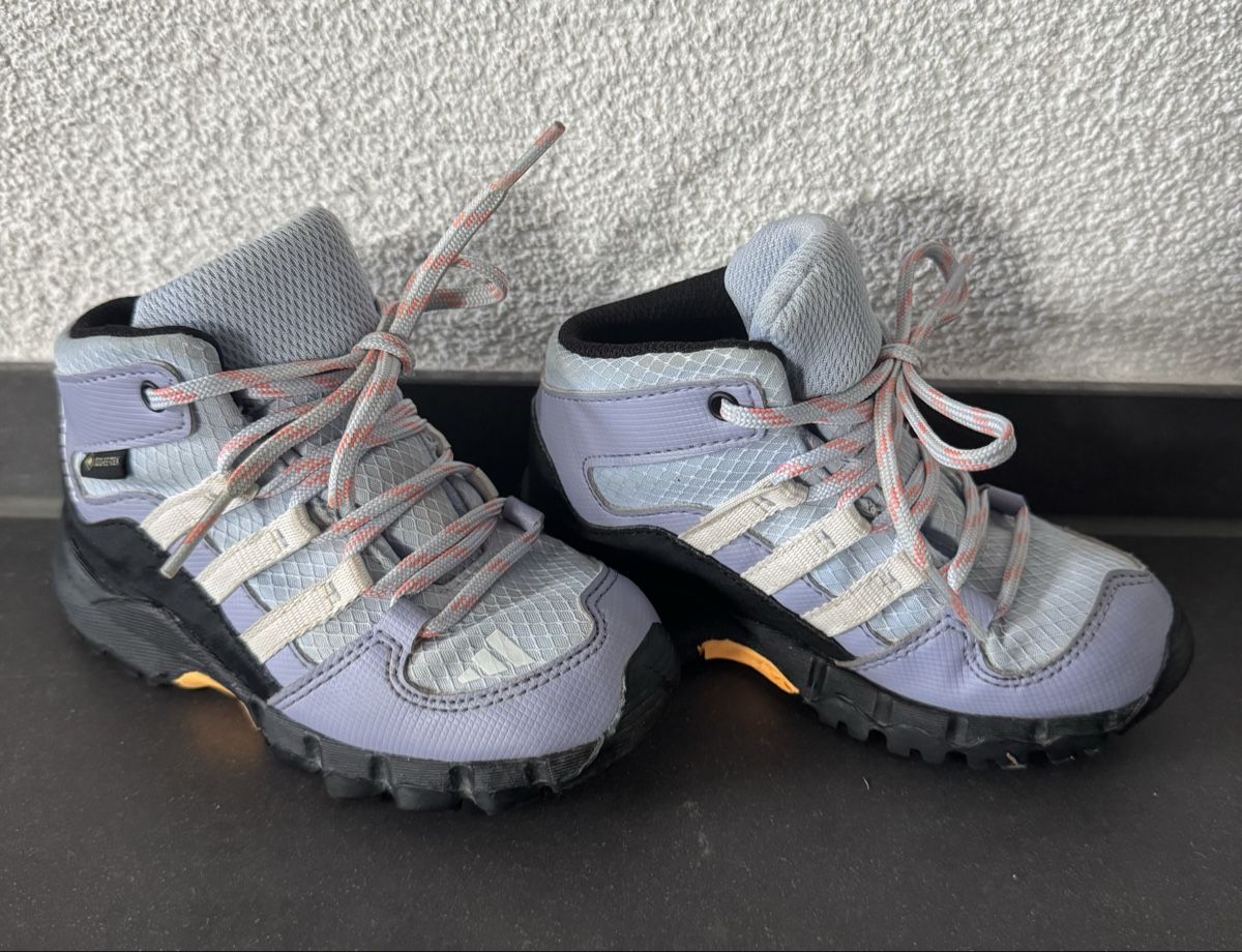 Adidas Scarpe per ragazzi: Kinder Wanderschuhe Adidas Terrex Gore-Tex Grösse 24 – Usato da Aarau Rohr venduto da mic_d6nr