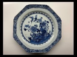 Altes Achteckiges Porzellan Teller Blau & Weiss