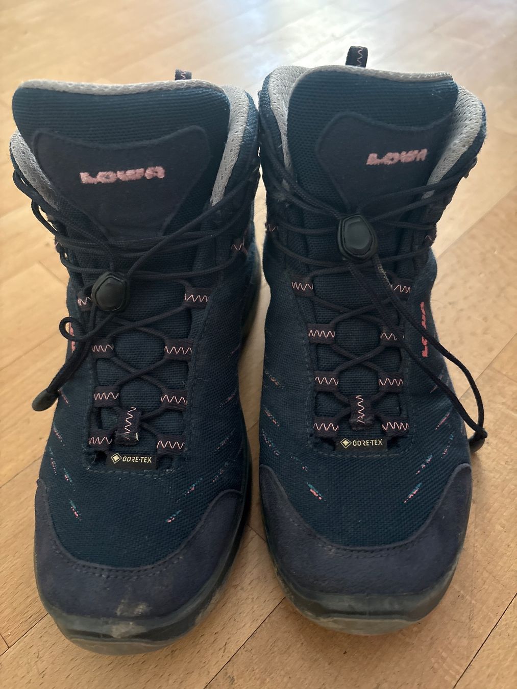 Lowa Schuhe für Mädchen: Lowa Wanderschuhe dunkelblau Gr.36 – Gebraucht aus Winterthur von Maciej123