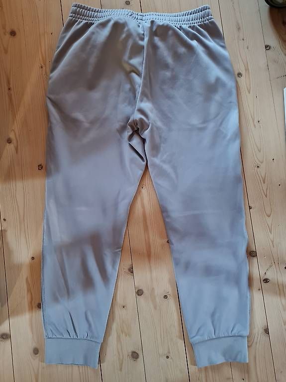 Pantaloni: Trainerhose Lacoste – Nuovo e nell'imballaggio originale da Castrisch venduto da CorinaS03 1