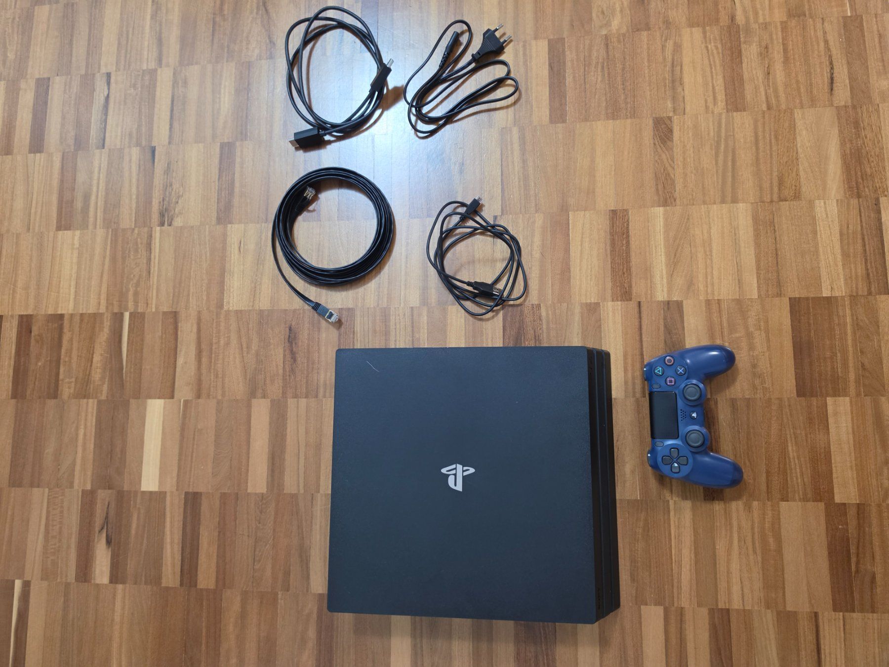 Sony Console: PS4 Pro mit Controller und Zubehör ab 1 Fr.- – Usato da Chur venduto da Ghostwulf 6